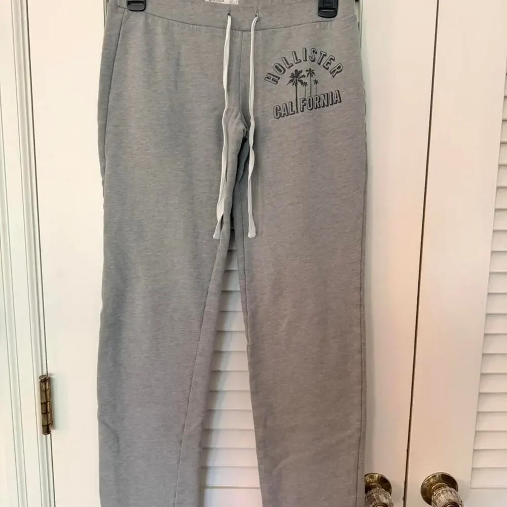 Hollister grey sweatpants with drawstring